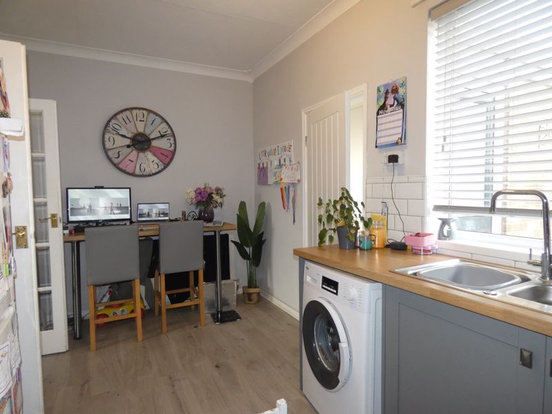 Kitchen/Breakfast- click for photo gallery